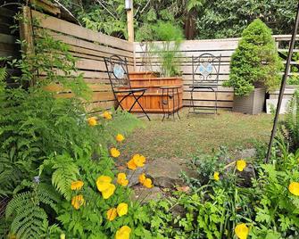 Lynn Valley Private Garden Suite - North Vancouver - Patio