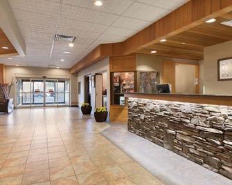 Border Inn & Suites - Lloydminster - Front desk