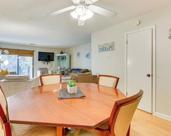 Walk to Beach: Hilton Head Island Tennis Retreat! - Hilton Head Island - Dining room