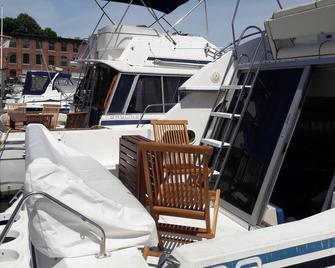 Yacht Stay Providence Marina - Providence - Balcón