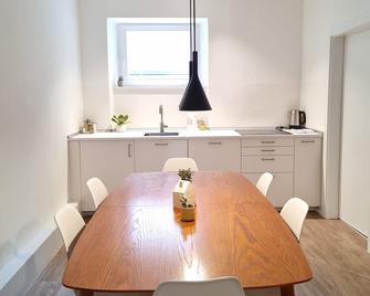 Rosa Apartment with parking historic city center - Meran - Eetruimte