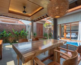 Serenia Villas Amed - Abang - Patio