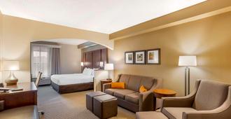 Comfort Suites near Penn State - State College - Yatak Odası
