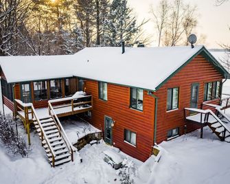 Cozy retreat on TWO Lakes for the price of one! 4 beds 3 baths + sauna - Aitkin - Building