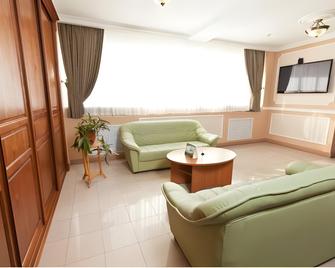 Gvardeiskaya Hotel - Kazan - Living room