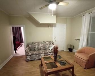 Cozy downtown two bedrooms free parking - Kingston