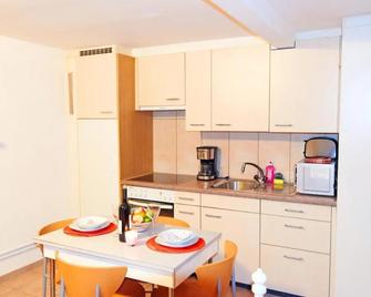 Sunny Day Holiday Apartment - Interlaken - Køkken