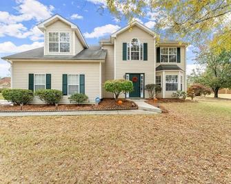New 4 Bedroom Lithonia Home With Office - Lithonia