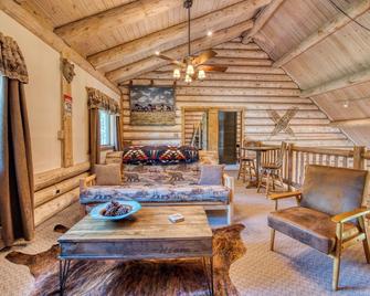 Calaway Lodge --fishing, hunting, summer sports, winter sports, national forest - Darby - Living room