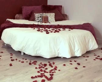 Ignite Love Room - Nantes - Chambre
