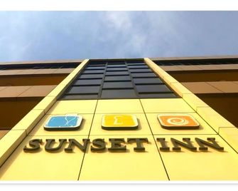 Sunset Inn Guest House - מונרוביה - בניין