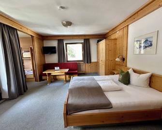 Hotel Zirbenhof - St. Leonhard im Pitztal - Bedroom