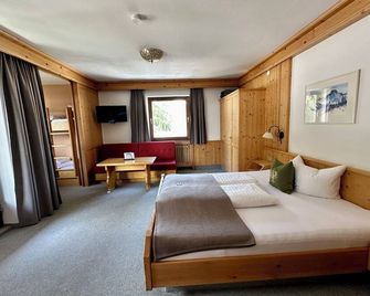 Hotel Zirbenhof - St. Leonhard im Pitztal - חדר שינה
