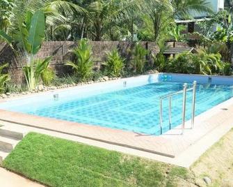 Sadhoo Inn - Kannur - Piscina