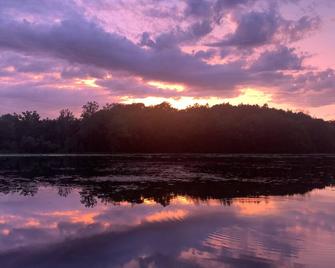 WaterfrontHome-Nature,Views,Peace-up to 12, ideal for Family/Friends/Celebration - Cambridge Springs - Outdoors view
