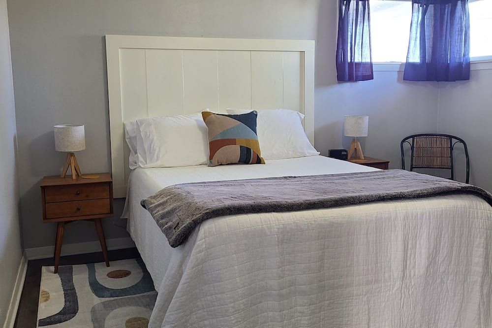 Charming Modern 1950s Mid-Century Ranch. - Mount Pleasant - Schlafzimmer
