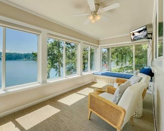 lakefront home with private dock - Hayden - Sala de estar
