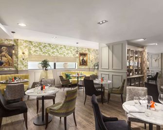 Ramada Hotel & Suites by Wyndham Coventry - קובנטרי - מסעדה