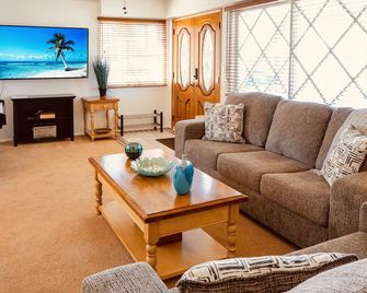 Redondo Beach House Close To Lax/ Sofi/ Forum/ Beach/ Restaurants - Redondo Beach - Living room