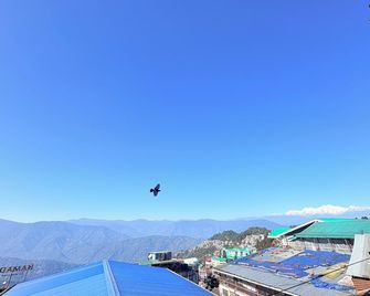 Hotel Valentino 5 minutes walking distance from Darjeeling Mall Road near Telephone Exchange - Darjeeling - Balkon