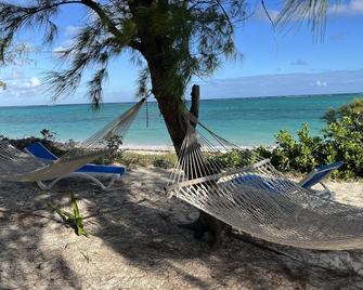 #1 Reviewed Pristine Private Beachfront Villa, Full Laundry & Kitchen, Wifi, A/C - Whitby - Beach