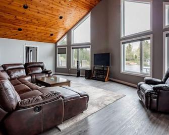 Luxury Lakehouse - Wanasing Beach - Living room