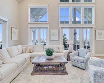 Easy Breezy 225 Tea - Port Aransas - Living room