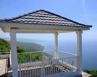 Sea Coast Inn & Suites - Southfield - Балкон