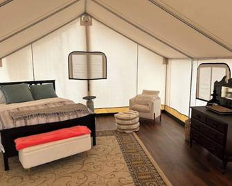 Growing Faith Farms - Moravian Falls - Bedroom