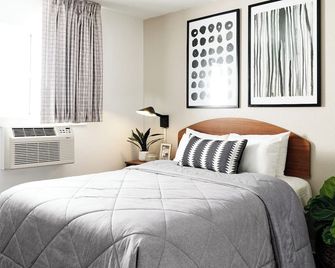 Sun Suites Of Kennesaw Town Center - Kennesaw - Спальня