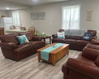 Sloanhouse, Centrally located with Houghton Lake views - Houghton Lake - Obývací pokoj