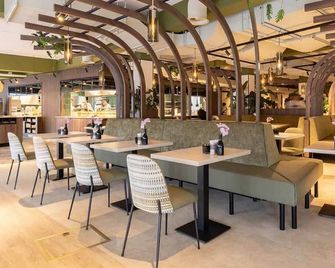 2 Cozy Marknesse Hotel Rooms Near Park, Waterways, Factory Outlet and Giethoorn - Marknesse - Bar