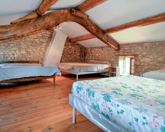 3 Bedroom Gorgeous Home In Montclus - Montclus - Habitación