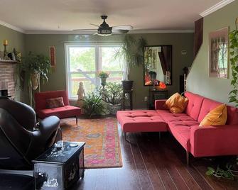 Retreat, Restore, Spa and Gardens - Weaverville - Sala de estar