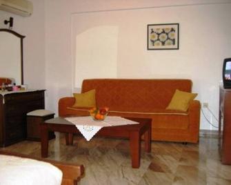 Magda Hotel Apartments - Palaia Epidavros - Living room