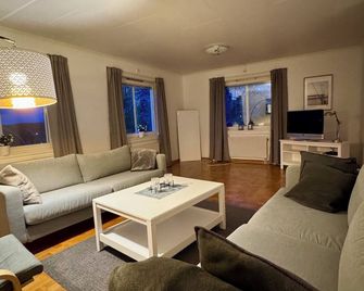 House on the edge of the village of Vena just 20 minutes from Vimmerby - Hultsfred - Wohnzimmer