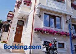 Pensiunea Geostar - Curtea de Argeş - Building