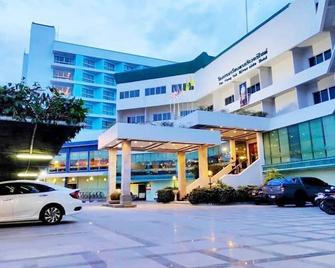 Viang Tak Riverside Hotel - Tak - Edificio