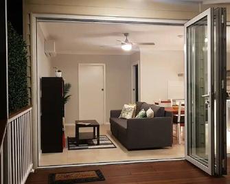 Alkion Villa - Wagga Wagga - Living room