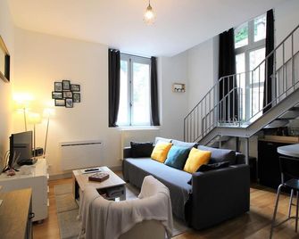 La Bourboule: Appartement T2 Duplex 3 Hyper Centre avec Parking - FR-1-608-233 - 拉布爾布勒 - 客廳