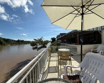 Nicha Homestay Thaton - Mae Ai - Balkon