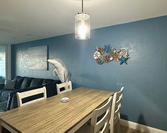 La Brisa - Ocean Views Across from Smathers Beach - Key West - Ruokailuhuone