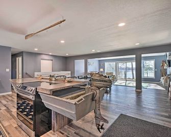Charming Wausau Cottage On-Site Lake Acc - Wausau - Dining room