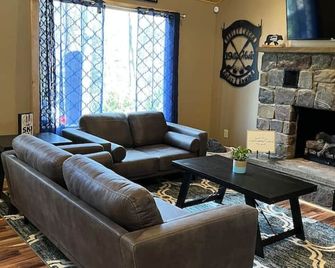 Sullivan Trail Cottage - Tannersville - Huiskamer