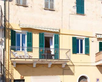 Appartamento fronte mare a Ospedaletti by Wonderful Italy - Ospedaletti - Balcon