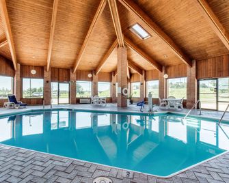 Quality Inn Batesville - Batesville - Piscina