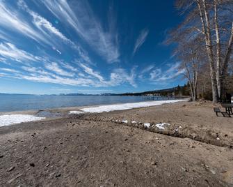 Tahoe Sands Resort - Tahoe Vista - Beach