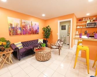 Spring Sale | Studio near Calle Ocho | Beach 10min - Miami - Living room