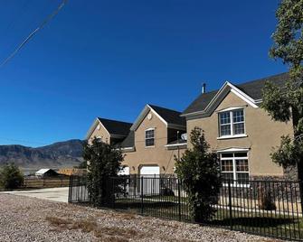 Nice and Cozy Scipio House - Scipio - Building