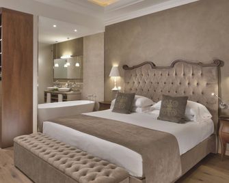 Grand Hotel Fasano - Gardone Riviera - Bedroom